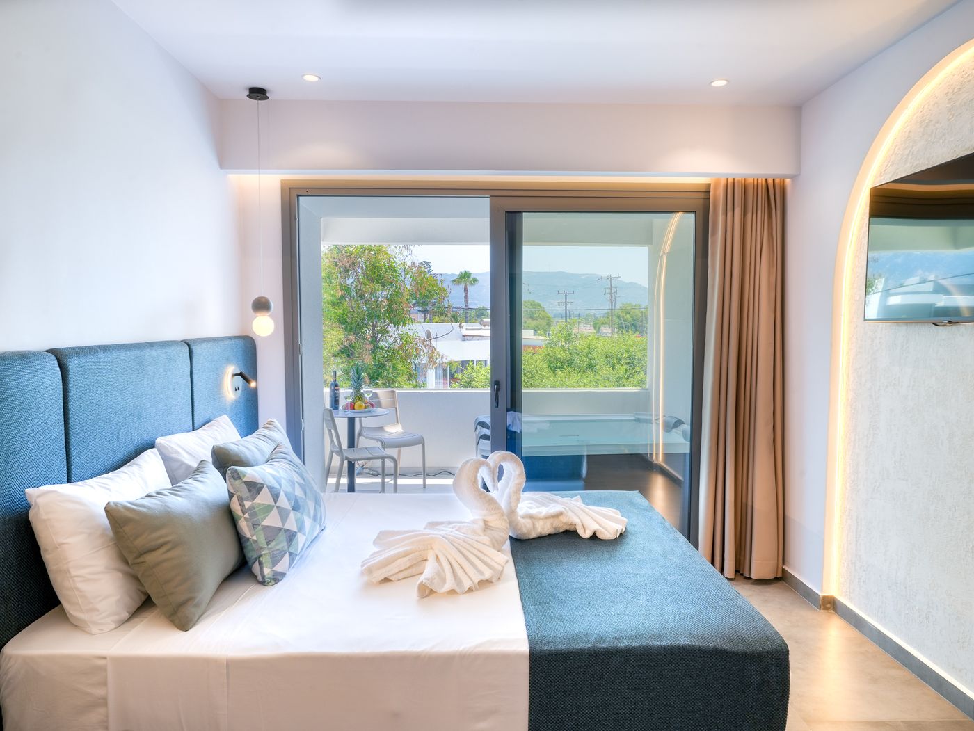 Deluxe Double Room Outdoor Jacuzzi Inland View